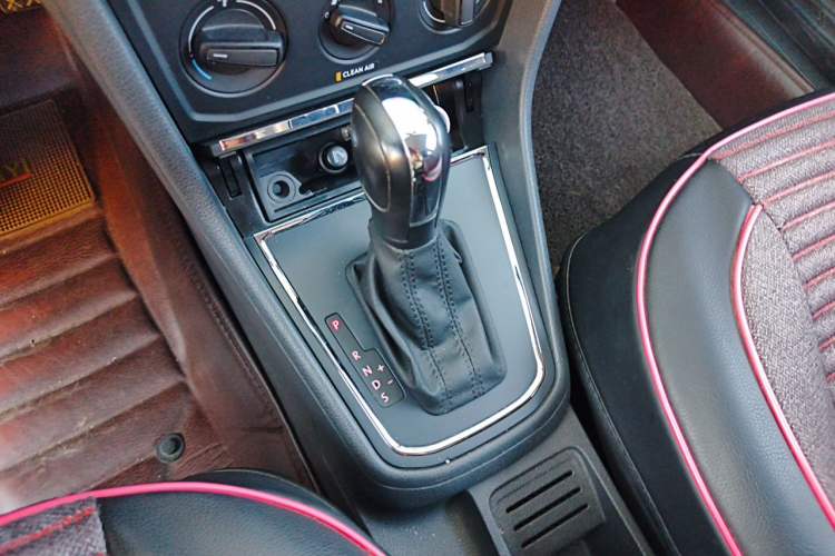 Used Volkswagen Bora 2017 1.6L Automatic Fashion Model Gear Lever