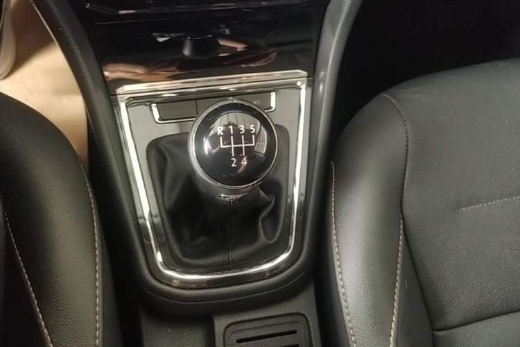 Used Volkswagen Bora 2017 1.6L Manual Comfort Model Gear Lever