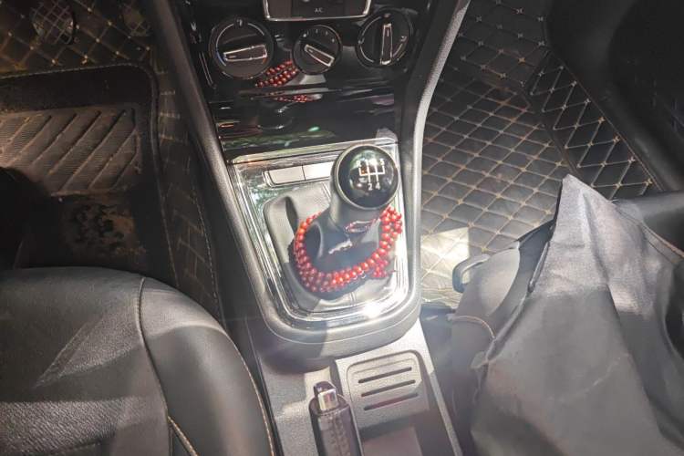 Used Volkswagen Bora 2017 1.6L Manual Comfort Model Gear Lever