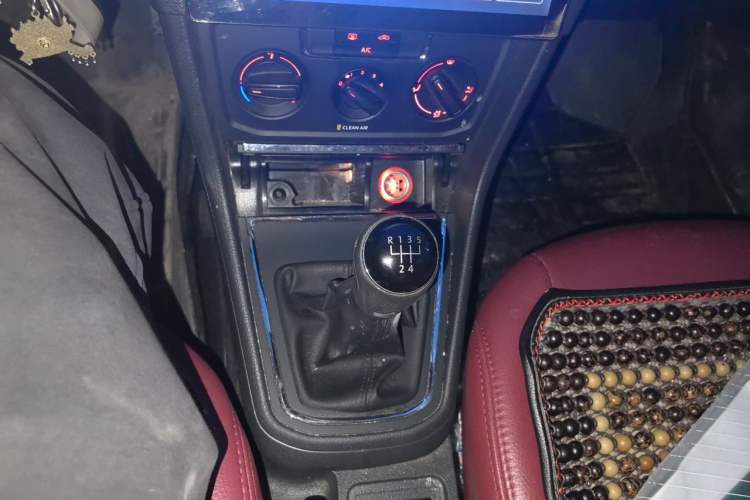 Used Volkswagen Bora 2017 1.6L Manual Fashion Model Gear Lever