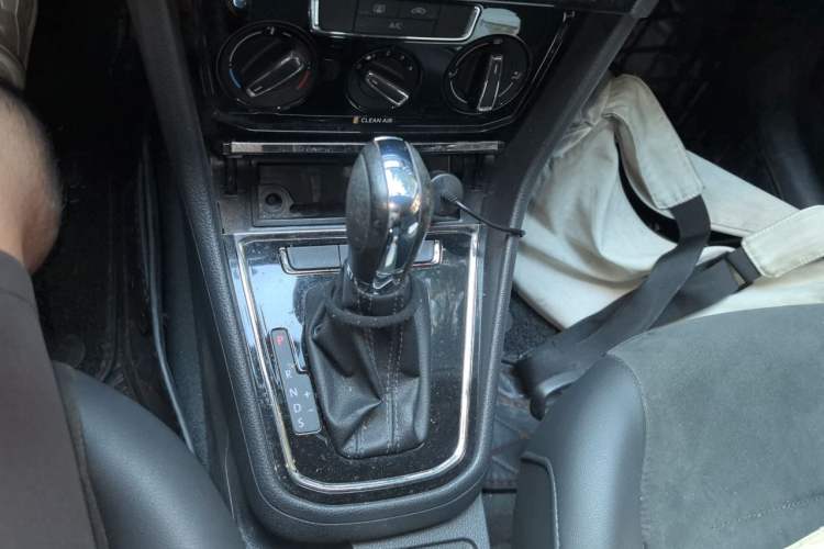 Used Volkswagen Bora 2017 1.6L Automatic Two-Millionth-Vehicle Commemorative Edition Gear Lever