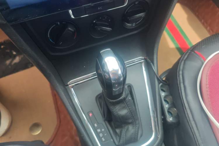 Used Volkswagen Bora 2017 1.6L Automatic Fashion Model Gear Lever