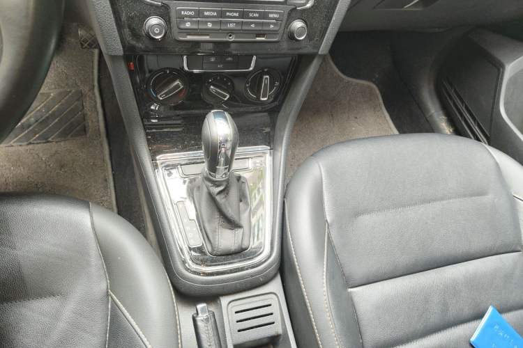 Used Volkswagen Bora 2017 1.6L Automatic Comfort Model Gear Lever