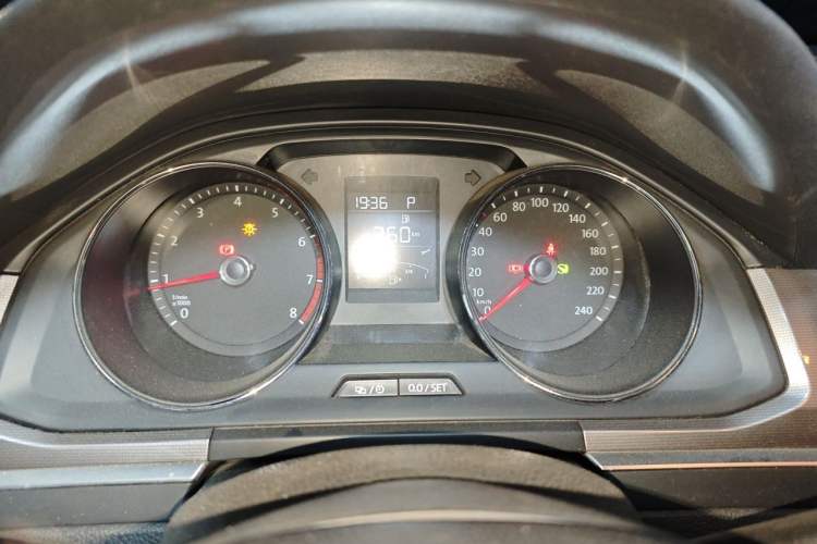 Used Volkswagen Bora 2017 1.6L Automatic Fashion Model Instrument Cluster