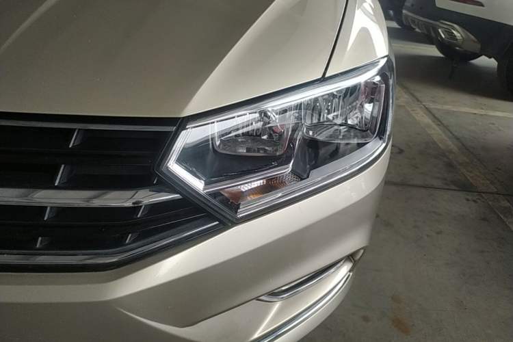 Used Volkswagen Bora 2017 1.6L Manual Comfort Model Left Front Headlight