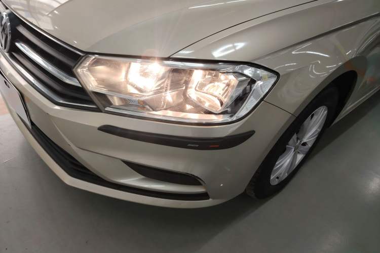 Used Volkswagen Bora 2017 1.6L Automatic Fashion Model Left Front Headlight