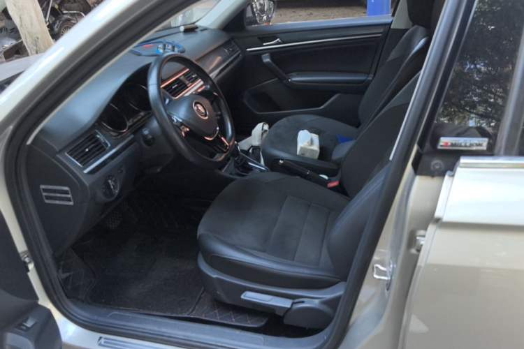 Used Volkswagen Bora 2017 1.6L Automatic Two-Millionth-Vehicle Commemorative Edition Left Front Seat