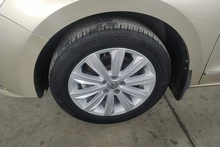 Used Volkswagen Bora 2017 1.6L Manual Comfort Model Left Front Wheel Hub