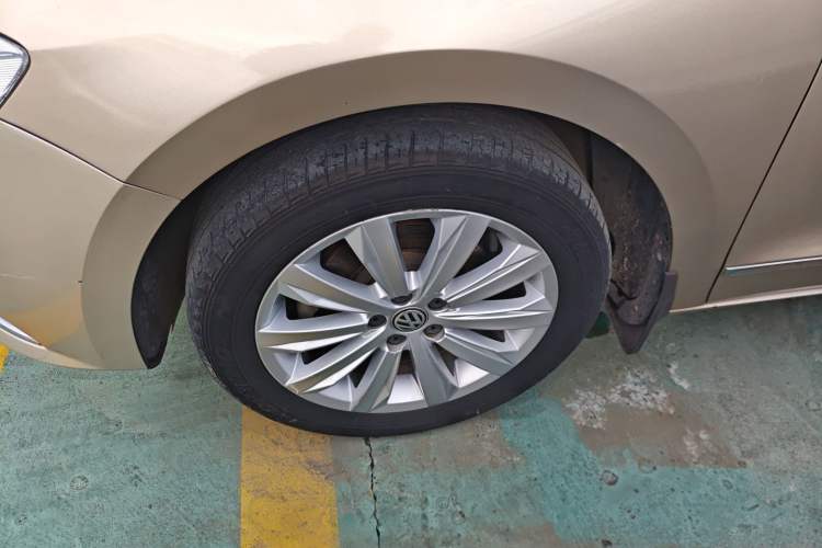 Used Volkswagen Bora 2017 1.6L Automatic Comfort Model Left Front Wheel Hub
