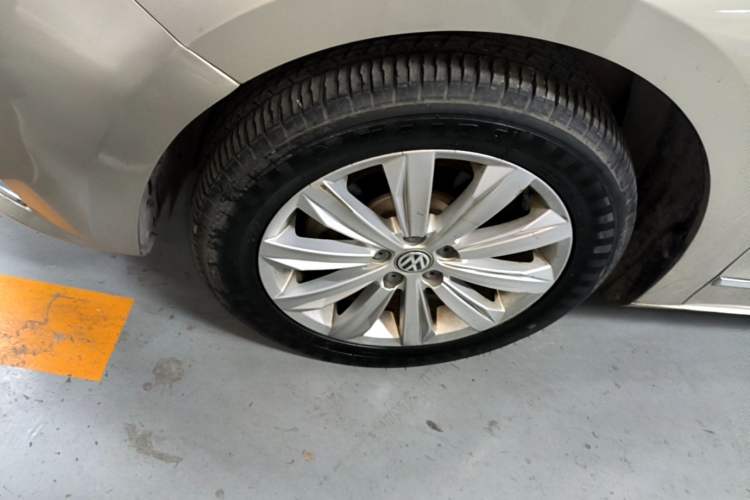 Used Volkswagen Bora 2017 1.6L Manual Comfort Model Left Front Wheel Hub
