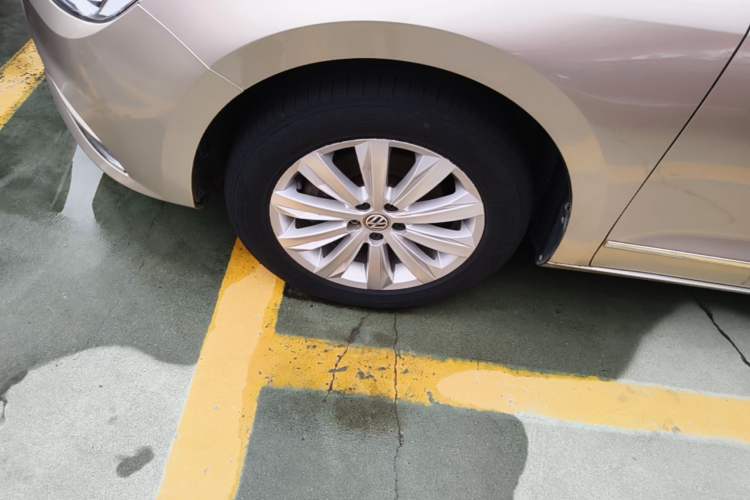 Used Volkswagen Bora 2017 1.6L Automatic Comfort Model Left Front Wheel Hub