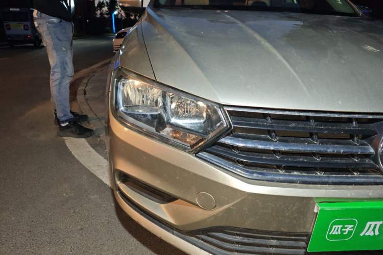 Used Volkswagen Bora 2017 1.6L Automatic Fashion Model Right Front Headlight