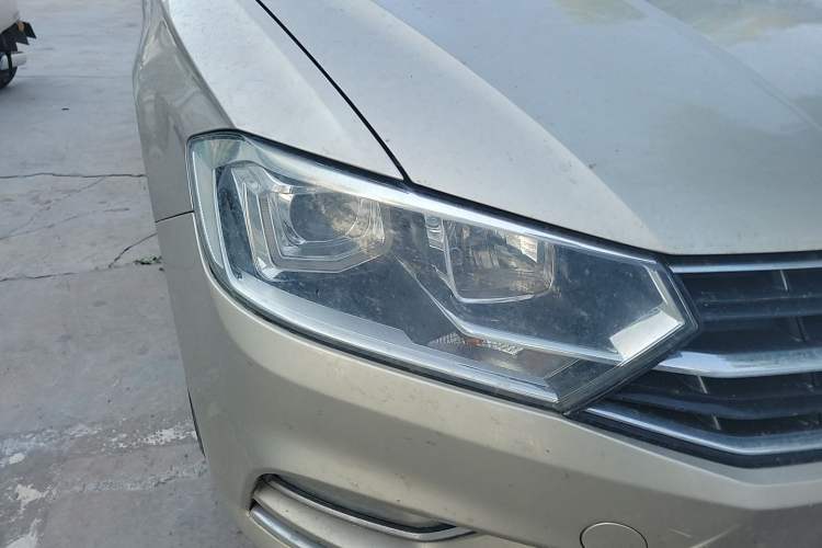 Used Volkswagen Bora 2017 1.6L Manual Comfort Model Right Front Headlight