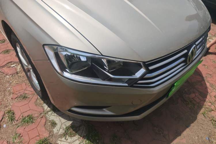 Used Volkswagen Bora 2017 1.6L Automatic Fashion Model Right Front Headlight