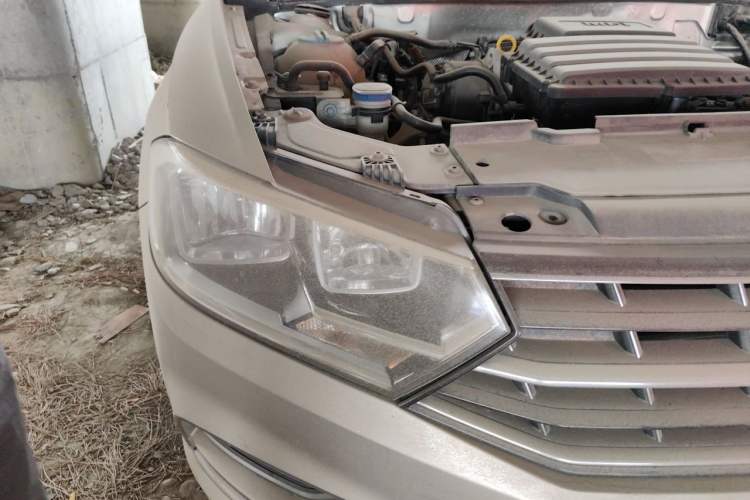 Used Volkswagen Bora 2017 1.6L Manual Comfort Model Right Front Headlight