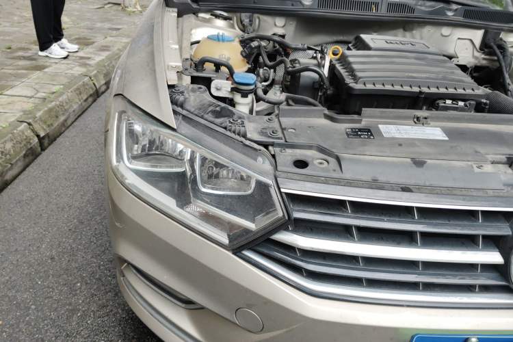 Used Volkswagen Bora 2017 1.6L Automatic Comfort Model Right Front Headlight