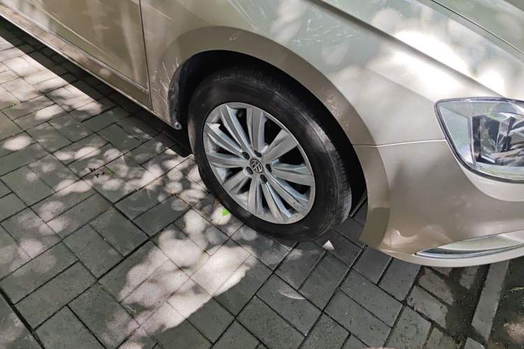 Used Volkswagen Bora 2017 1.6L Manual Comfort Model Right Front Wheel Hub