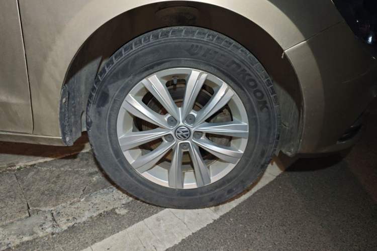 Used Volkswagen Bora 2017 1.6L Automatic Fashion Model Right Front Wheel Hub