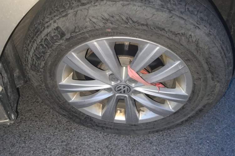 Used Volkswagen Bora 2017 1.6L Manual Fashion Model Right Front Wheel Hub