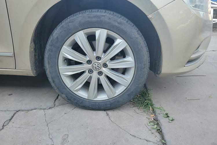 Used Volkswagen Bora 2017 1.6L Manual Comfort Model Right Front Wheel Hub
