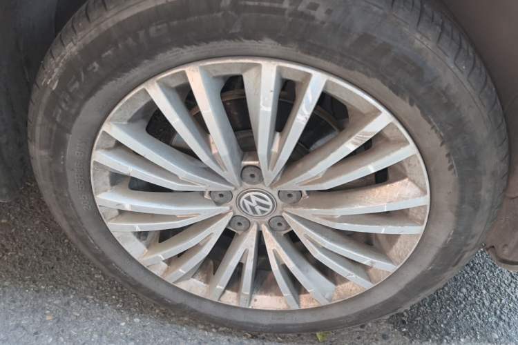 Used Volkswagen Bora 2017 1.6L Automatic Two-Millionth-Vehicle Commemorative Edition Right Front Wheel Hub
