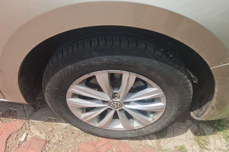 Used Volkswagen Bora 2017 1.6L Automatic Fashion Model Right Front Wheel Hub