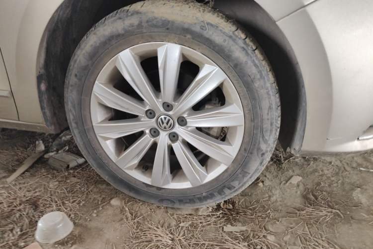 Used Volkswagen Bora 2017 1.6L Manual Comfort Model Right Front Wheel Hub