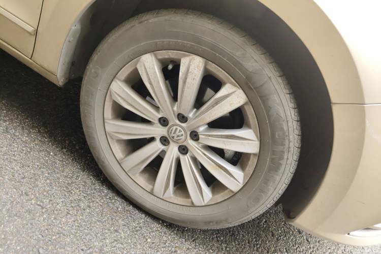Used Volkswagen Bora 2017 1.6L Automatic Comfort Model Right Front Wheel Hub
