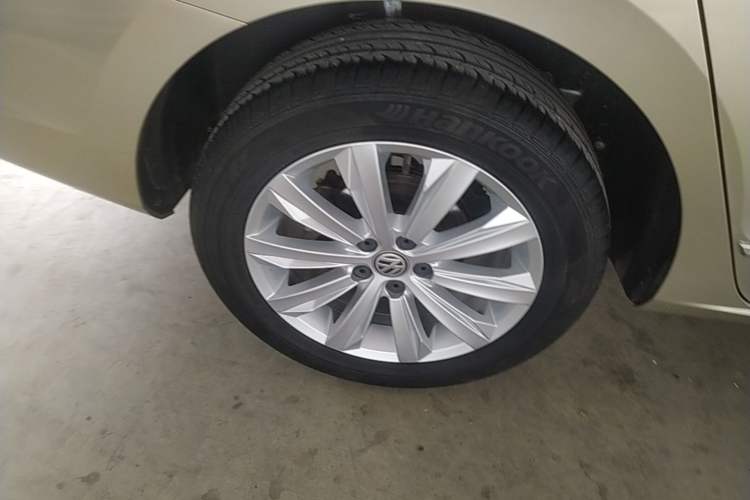 Used Volkswagen Bora 2017 1.6L Manual Comfort Model Right Rear Wheel Hub