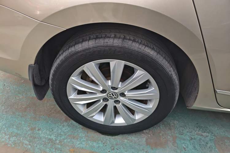 Used Volkswagen Bora 2017 1.6L Automatic Comfort Model Right Rear Wheel Hub