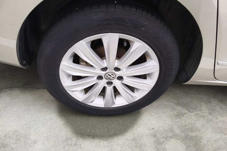 Used Volkswagen Bora 2017 1.6L Automatic Comfort Model Right Rear Wheel Hub