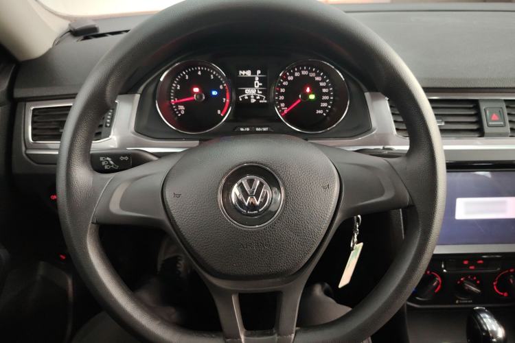 Used Volkswagen Bora 2017 1.6L Automatic Fashion Model Steering Wheel