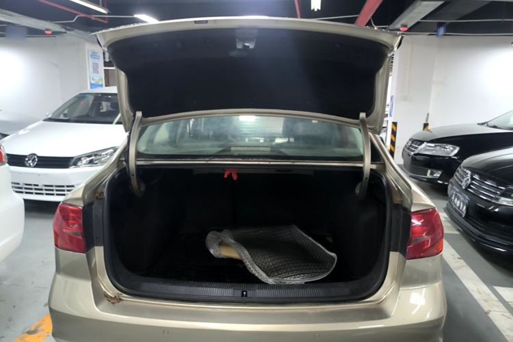 Used Volkswagen Bora 2017 1.6L Manual Comfort Model Trunk