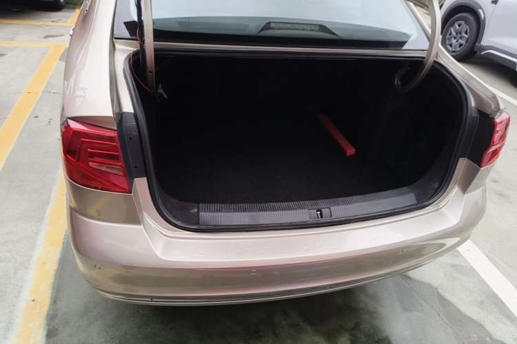 Used Volkswagen Bora 2017 1.6L Automatic Comfort Model Trunk