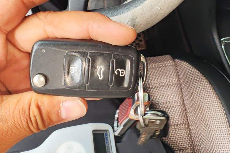 Used Volkswagen Bora 2017 1.6L Manual Fashion Model Vehicle Key