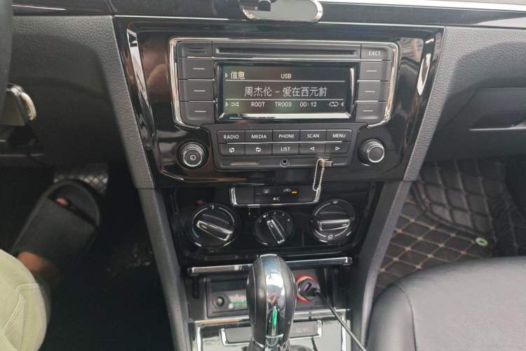Used Volkswagen Bora 2017 1.6L Automatic Comfort Model Audio And AC Panel