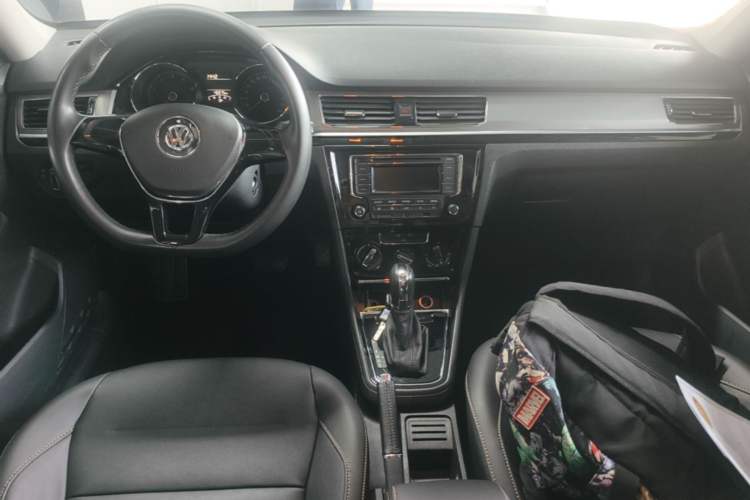 Used Volkswagen Bora 2017 1.6L Automatic Comfort Model Center Console