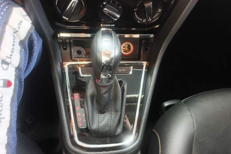 Used Volkswagen Bora 2017 1.6L Automatic Comfort Model Gear Lever