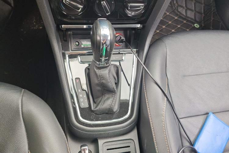 Used Volkswagen Bora 2017 1.6L Automatic Comfort Model Gear Lever