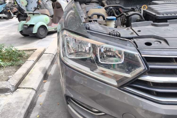 Used Volkswagen Bora 2017 1.6L Automatic Comfort Model Right Front Headlight