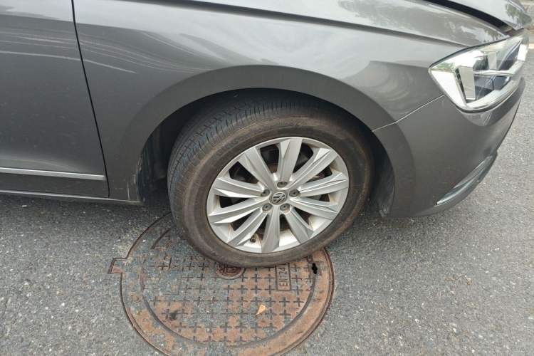 Used Volkswagen Bora 2017 1.6L Automatic Comfort Model Right Front Wheel Hub