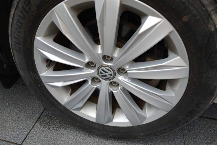 Used Volkswagen Bora 2017 1.6L Automatic Comfort Model Right Front Wheel Hub