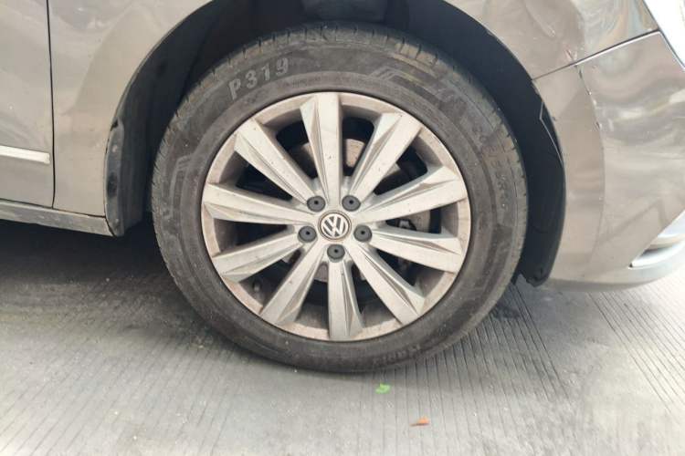 Used Volkswagen Bora 2017 1.6L Automatic Comfort Model Right Front Wheel Hub