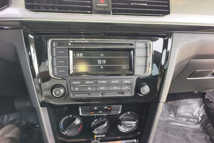 Used Volkswagen Bora 2017 1.6L Automatic Comfort Model Audio And AC Panel