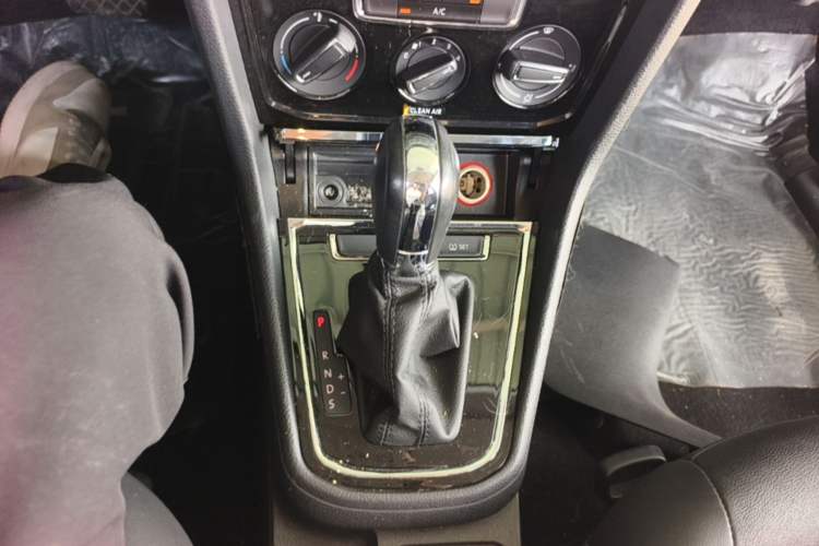 Used Volkswagen Bora 2017 1.6L Automatic Comfort Model Gear Lever