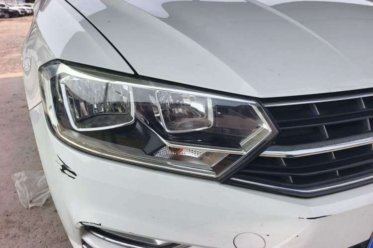 Used Volkswagen Bora 2017 1.6L Automatic Comfort Model Right Front Headlight