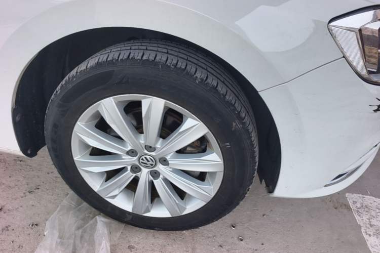Used Volkswagen Bora 2017 1.6L Automatic Comfort Model Right Front Wheel Hub