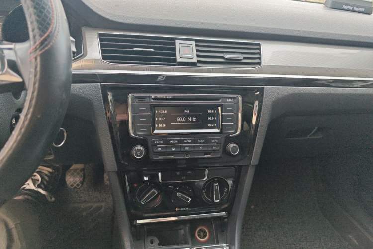Used Volkswagen Bora 2017 1.6L Manual Comfort Model Audio And AC Panel