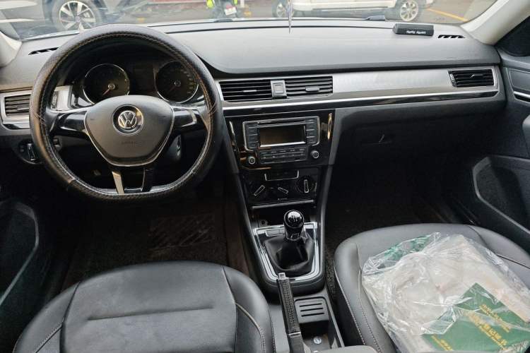 Used Volkswagen Bora 2017 1.6L Manual Comfort Model Center Console