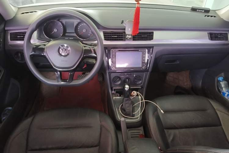 Used Volkswagen Bora 2017 1.6L Automatic Fashion Model Center Console
